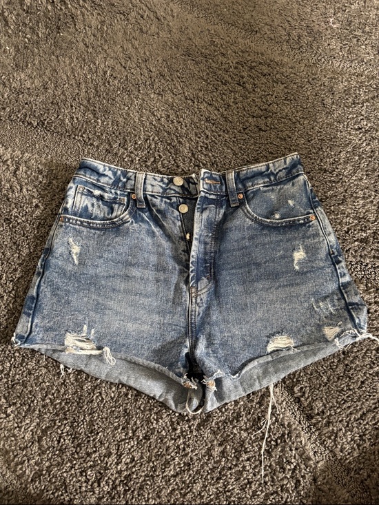 wild fable Pants - Wild Fable size 6 button down High-Rise Distressed Denim Shorts